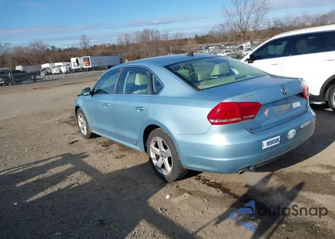 2012 Volkswagen Passat 2.5L Se z USA, uszkodzony, nr VIN 1VWBH7A33CC020813